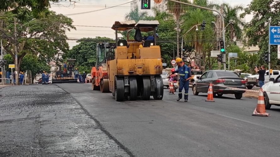 Prefeitura avança no recapeamento e entrega quase 10 km de asfalto novo no centro e bairros