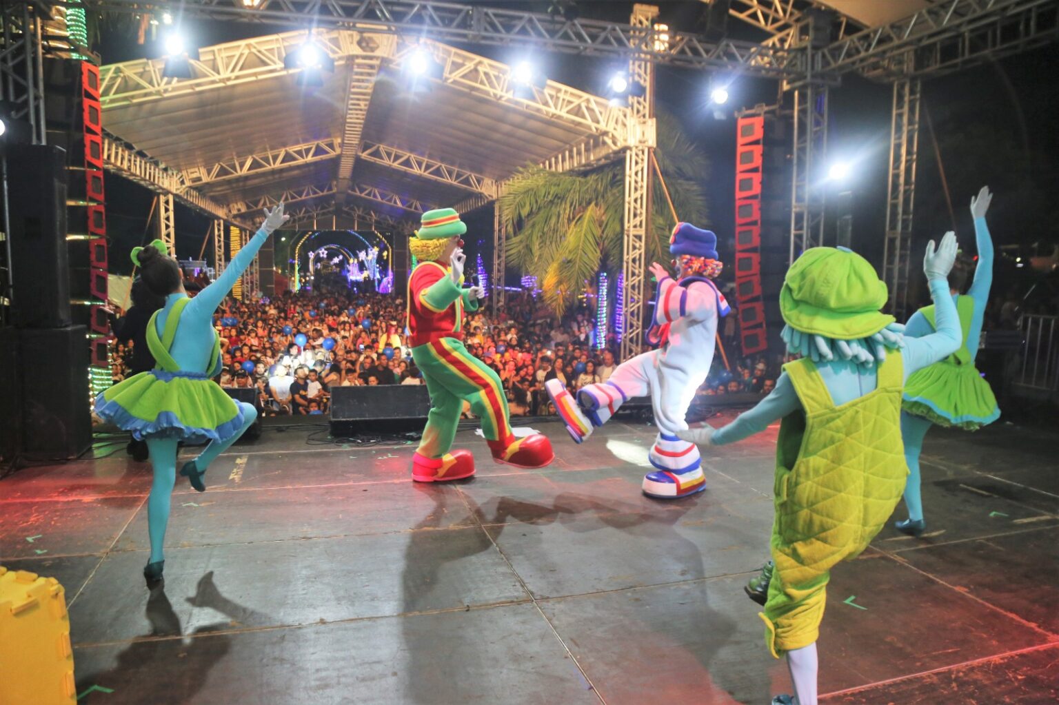 Com Família Rena e Patati Patatá, milhares de pessoas celebram a reabertura da Cidade do Natal