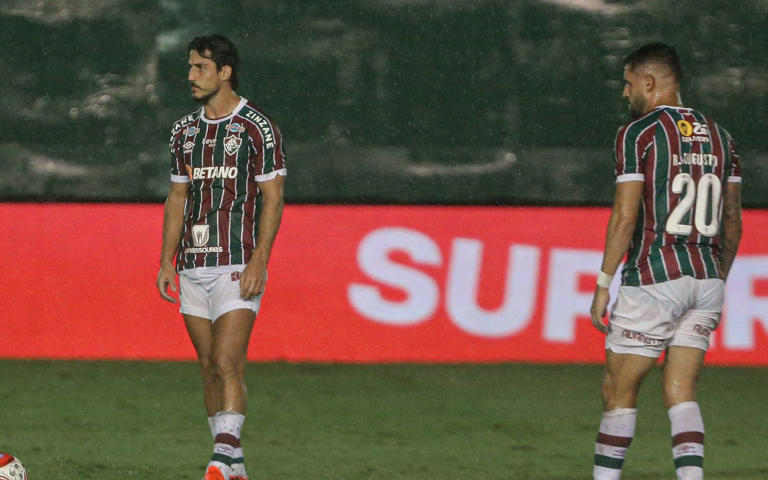 Torcedores do Fluminense comemoram saída de jogador: 'Presente de Natal'